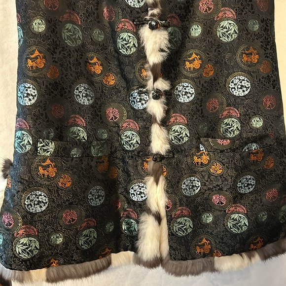 Custom tailored Chinese sleeveless reversible fur and silk like fabric long coat - Picture 4 of 7